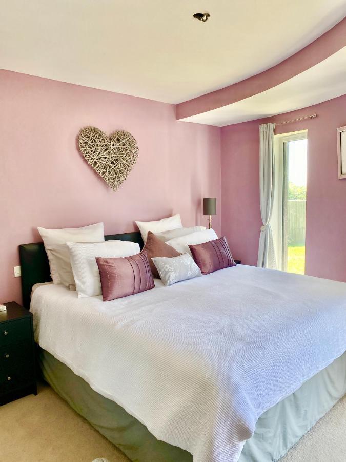One Of The Best Properties In Lyme! Breathtaking Views Across The Whole Bay. 3 Stories With 2 Tier Veranda Around The Property. Sleeps 6 라임레지스 외부 사진