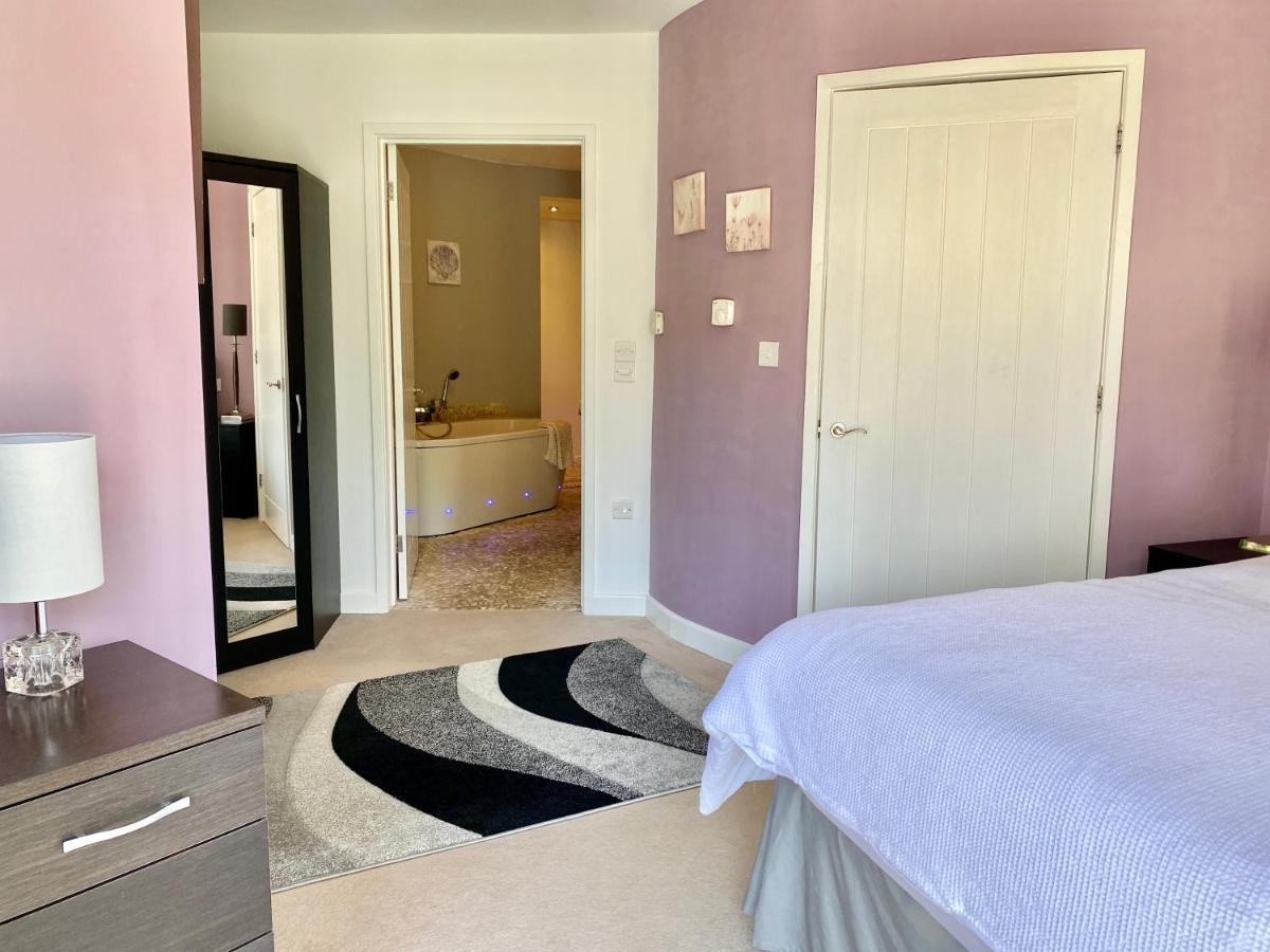 One Of The Best Properties In Lyme! Breathtaking Views Across The Whole Bay. 3 Stories With 2 Tier Veranda Around The Property. Sleeps 6 라임레지스 외부 사진