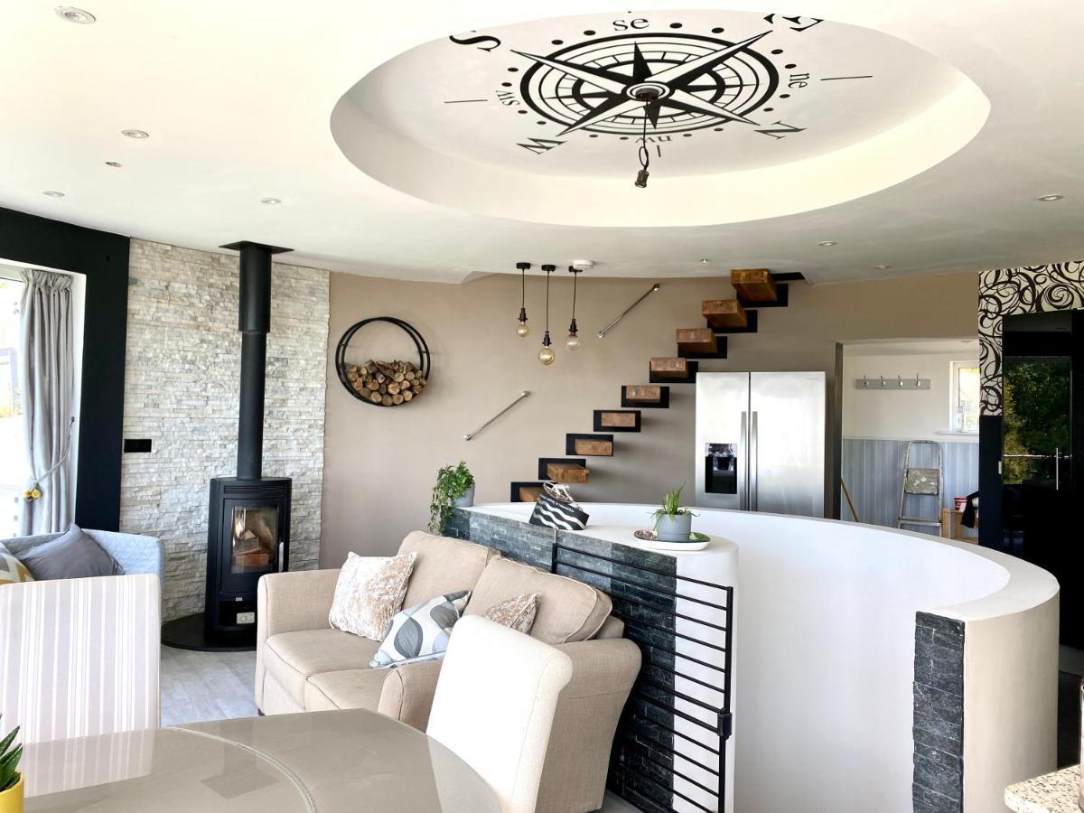One Of The Best Properties In Lyme! Breathtaking Views Across The Whole Bay. 3 Stories With 2 Tier Veranda Around The Property. Sleeps 6 라임레지스 외부 사진
