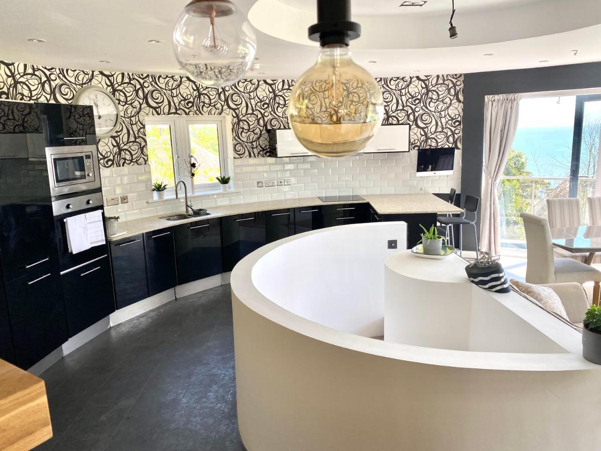 One Of The Best Properties In Lyme! Breathtaking Views Across The Whole Bay. 3 Stories With 2 Tier Veranda Around The Property. Sleeps 6 라임레지스 외부 사진