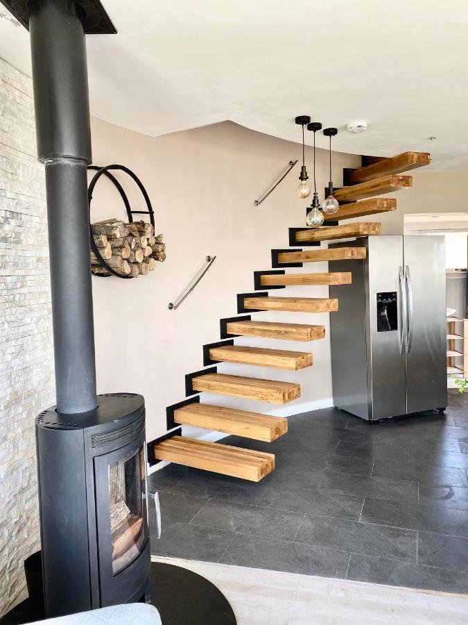 One Of The Best Properties In Lyme! Breathtaking Views Across The Whole Bay. 3 Stories With 2 Tier Veranda Around The Property. Sleeps 6 라임레지스 외부 사진