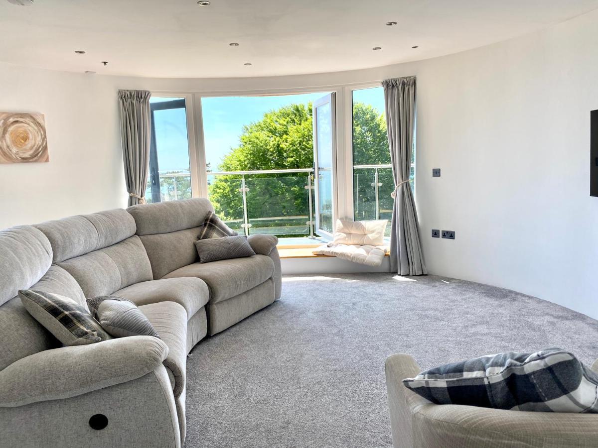 One Of The Best Properties In Lyme! Breathtaking Views Across The Whole Bay. 3 Stories With 2 Tier Veranda Around The Property. Sleeps 6 라임레지스 외부 사진