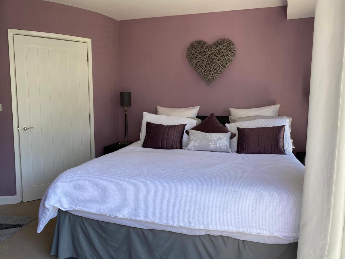 One Of The Best Properties In Lyme! Breathtaking Views Across The Whole Bay. 3 Stories With 2 Tier Veranda Around The Property. Sleeps 6 라임레지스 외부 사진